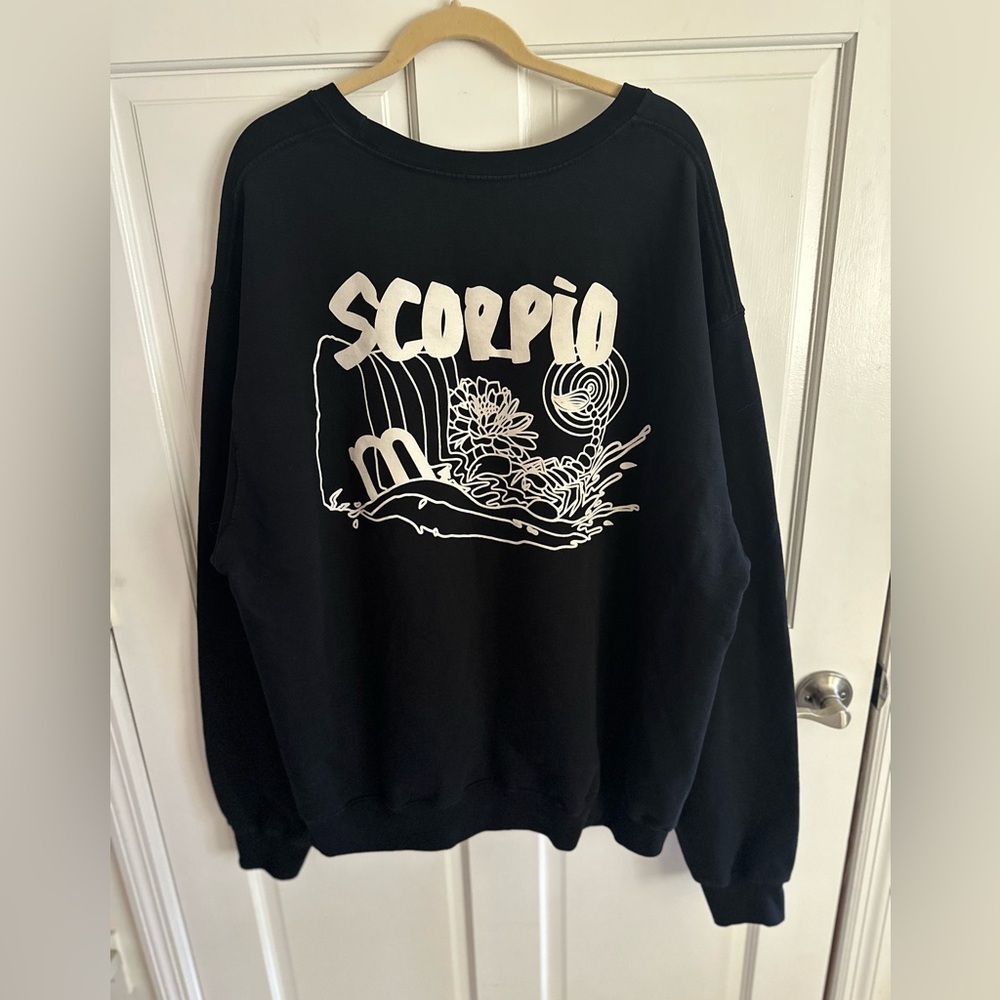 Good American Black Sweatshirt Scorpio zodiac sign Size 7 4X. Like new